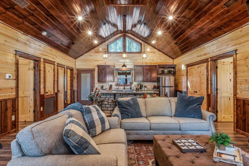 Large Luxury 2Br Cabin W Hot Tub Double Trouble Was Designed For Fun Comfort And Memories Minutes From Buzzling Hochatown And Beautiful Beaver Bend State Park Broken Bow Bagian luar foto