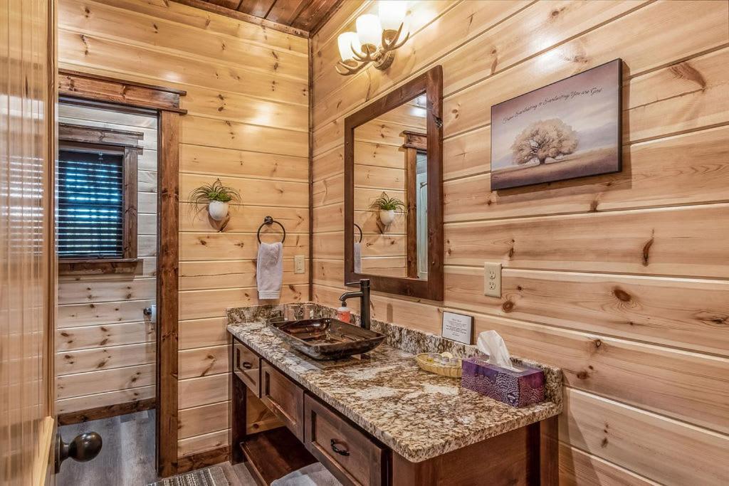 Large Luxury 2Br Cabin W Hot Tub Double Trouble Was Designed For Fun Comfort And Memories Minutes From Buzzling Hochatown And Beautiful Beaver Bend State Park Broken Bow Bagian luar foto