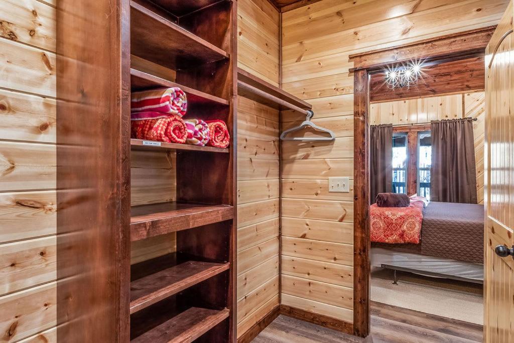 Large Luxury 2Br Cabin W Hot Tub Double Trouble Was Designed For Fun Comfort And Memories Minutes From Buzzling Hochatown And Beautiful Beaver Bend State Park Broken Bow Bagian luar foto
